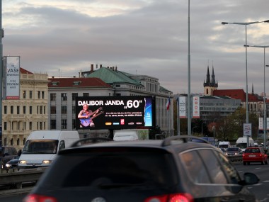 Obrázek pro článek - Dalibor Janda a kapela Chinaski rozehrají digiboardy v Praze