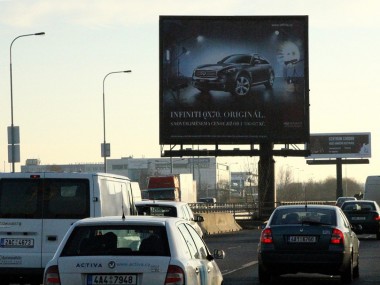 Obrázek pro článek - Nové SUV od Infiniti se prezentuje na bigboardech a double bigboardech