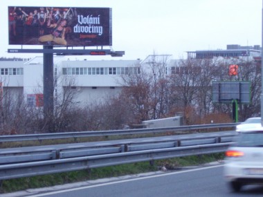 Obrázek pro článek - Jägermeister se svým známým sloganem: „ Volání divočiny“ v OOH reklamě
