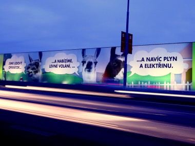 Obrázek pro článek - Největší osvětlená reklamní plocha zdobí pražskou magistrálu 5.května