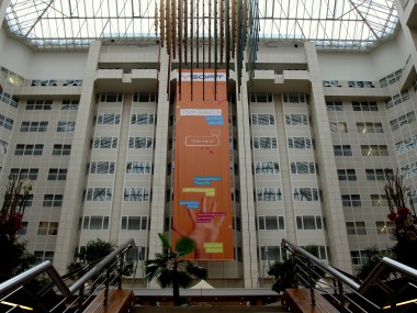 Obrázek pro článek - Reklamní banner rozzářil foyer v hotelu Hilton