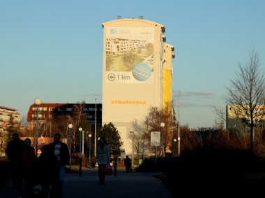 Obrázek pro článek - Trigema propaguje nový projekt na štítové plachtě v Letňanech