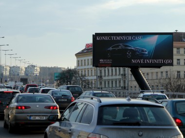 Obrázek pro článek - „Konec temných časů“, přichází nové Infiniti Q50 se svojí OOH kampaní