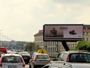 Obrázek pro článek - Centrum Chodov rozšiřuje OOH kampaň o digiboardy a největší osvětlenou plochu v ČR