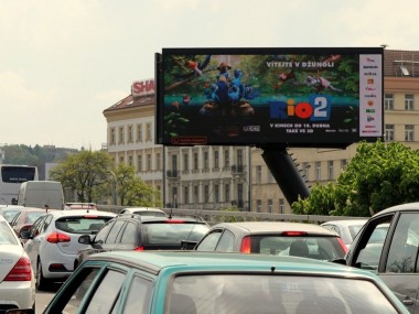 Obrázek pro článek - Rodinná komedie Rio 2 baví řidiče v OOH reklamě spotem na digiboardech