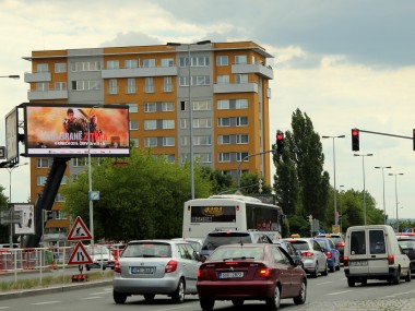 Obrázek pro článek - Digiboardy v Praze zvou do kin na akční film Na hraně zítřka