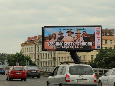 Obrázek pro článek - Western Všechny cesty vedou do hrobu láká prostřednictvím digiboardů do kin