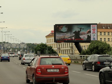 Obrázek pro článek - Film Úsvit planety opic chystá premiéru a zve na ni spotem na digiboardu