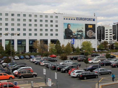 Obrázek pro článek - Breitling – skvost mezi hodinkami zdobí reklamní štít na pražském letišti