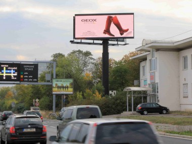 Obrázek pro článek - Podzimní a zimní kolekce obuvi značky GEOX na reklamních plochách v Praze