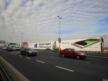 Obrázek pro článek - Alza.cz a exkluzivní reklamní štít na pražské magistrále