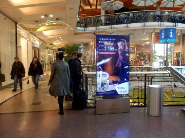 Obrázek pro článek - ČSA opět na digitálních obrazovkách v obchodních centrech v Praze