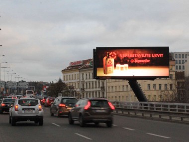 Obrázek pro článek - Digiboardy Wilsonova do centra i z centra Prahy a kampaň pro Jägermeister