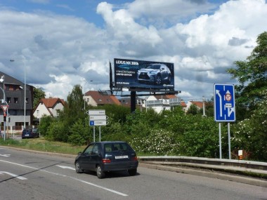 Obrázek pro článek - Luxusní vozy Lexus k vidění na bigboardu v Praze