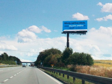 Obrázek pro článek - Asseco Solutions a.s. hledá posily do týmu prostřednictvím bigboardů u dálnic