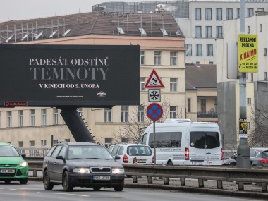 Obrázek pro článek - Do kina na Padesát odstínů temnoty lákají jejich hlavní hrdinové z pražských digiboardů