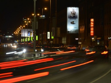 Obrázek pro článek - Štít v centru Prahy nově zve na nákupy. Kam? Přece na Chodov!