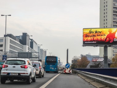 Obrázek pro článek - Image komunikace rádií na digiboardech, které jsou v tomto čase výbornou volbou