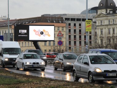 Obrázek pro článek - Stylové novinky i oblíbené stálice od Stormu rozsvítí v prosinci pražské digitální obrazovky