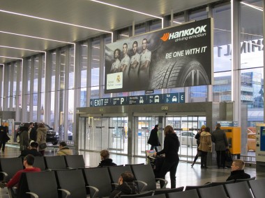 Obrázek pro článek - Exkluzivní, prémiová backlit plocha na pražském letišti nově s motivem Hankook