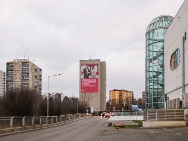 Obrázek pro článek - Plochu pro Vaši kampaň přímo naproti pobočce můžete mít i Vy, stejně jako partnerská prodejna T-mobile