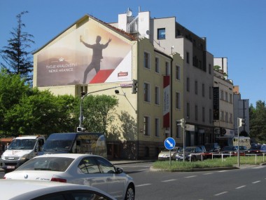 Obrázek pro článek - Krušovice - tradiční české pivo přichází v květnu s kampaní na prostorný pražský štít