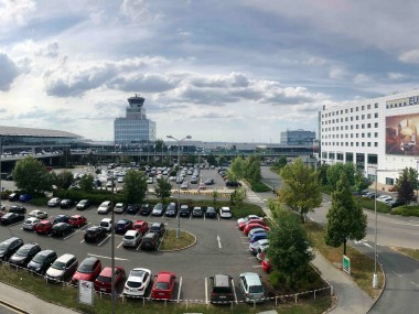 Obrázek pro článek - Rebranding Nokian Tyres na ploše na letišti