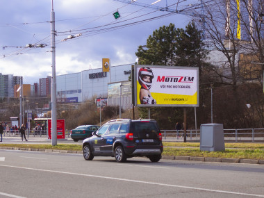 Obrázek pro článek - Prodejna s motorkářským oblečením na billboardech v Praze