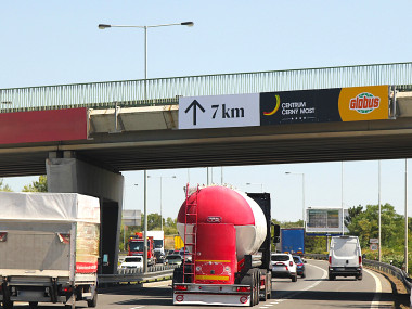 Obrázek pro článek - Navigační tabule Centra Černý Most v novém kabátě