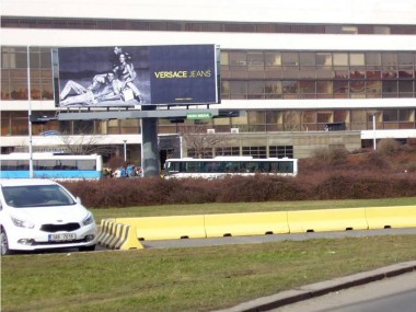 Obrázek pro článek - Versace ve venkovní reklamě