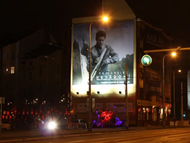 Obrázek pro článek - Film Nevědomí na štítové plachtě v Holešovicích