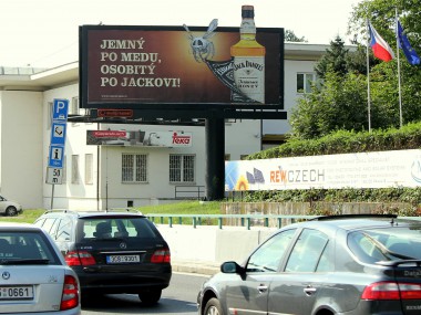 Obrázek pro článek - Jemný po medu, osobitý po Jackovi! Kreativní kampaň představuje medový likér